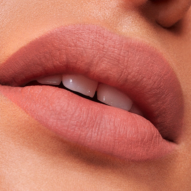 Estée Lauder UK on X: Smooth and sultry A formula filled with lip-loving  ingredients like nourishing Moringa Butter and hydrating Hyaluronic Acid  that stays put all day. NEW #PureColor Whipped Matte #Lipstick